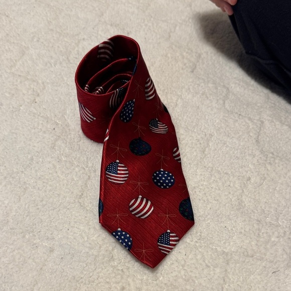 Elegant Red and Blue Men's Tie - Picture 1 of 2